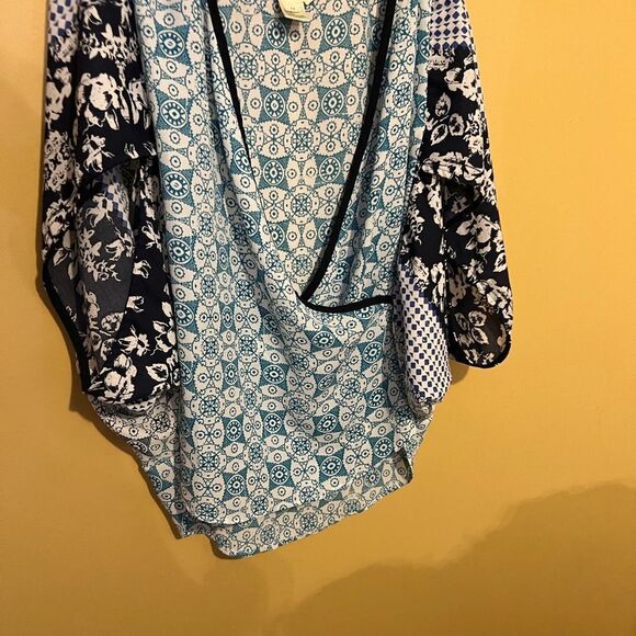 Lovestitch medium blouse - Picture 4 of 6